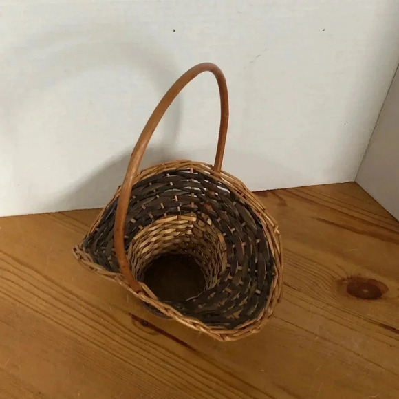Vintage Small  Woven Basket - Picture 3 of 7